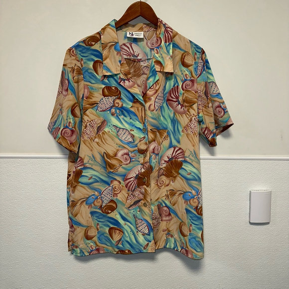 Maggie Sweet Vintage Women’s Button Down Shirt Size L Beige Blue Shell Print - Picture 1 of 10